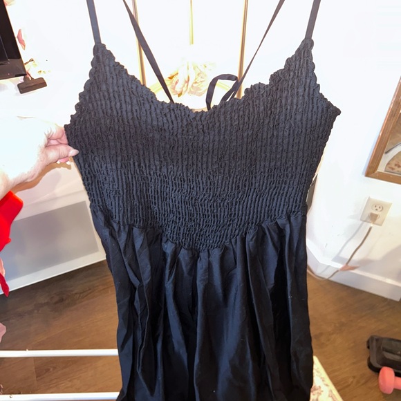 🖤 Black poplin textured smocked flare maxi dress with adjustable straps - NWT - Picture 2 of 10
